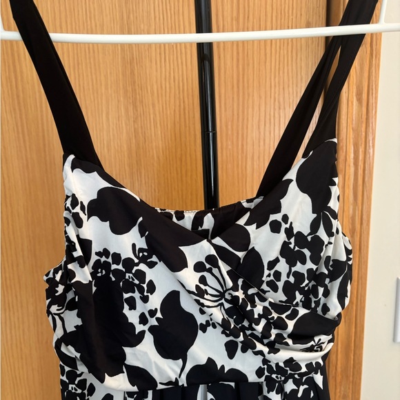 NEW FOREVER 21 Black & White Dress- Size Small - Picture 3 of 10